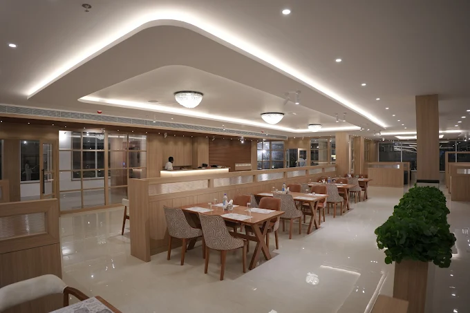 Greenleaf Restauarant by Grand Courtyard