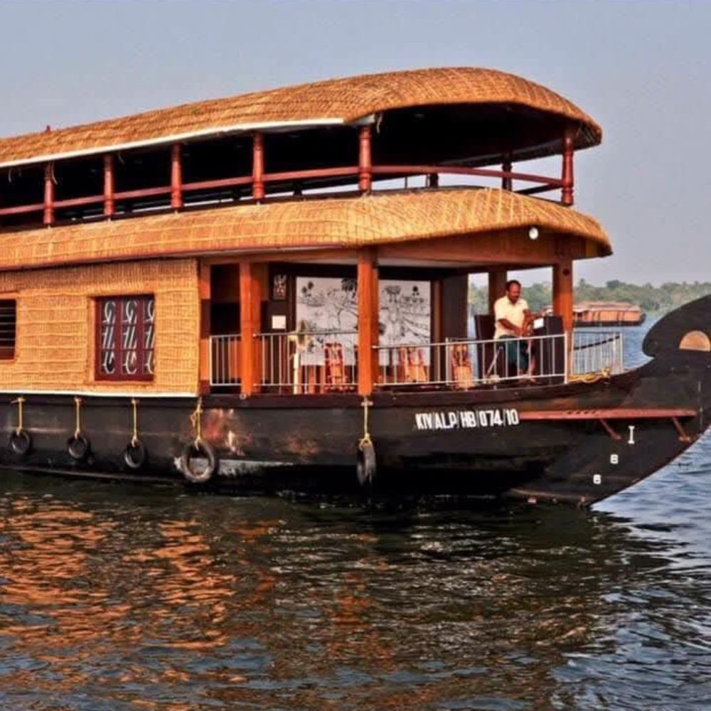 PUTHUVEEDAN HOUSE BOAT