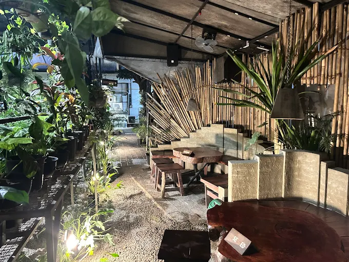 Fress Trees Garden & Cafe, Edappally